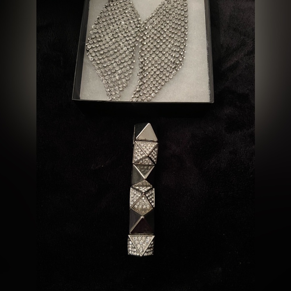 BEBE Swarovski Silver Rhinestone Chainmail Long Drop Earrings w Bracelet Set - Picture 4 of 13